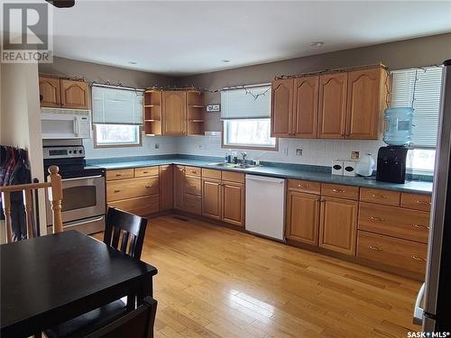 46 Newcombe Street, Manor, SK - Indoor Photo Showing Kitchen