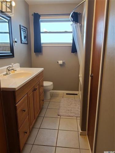 46 Newcombe Street, Manor, SK - Indoor Photo Showing Bathroom