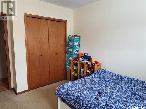 46 Newcombe Street, Manor, SK - Indoor Photo Showing Bedroom