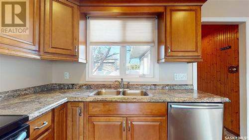 1002 Broad Street N, Regina, SK - Indoor Photo Showing Kitchen With Double Sink