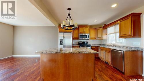 1002 Broad Street N, Regina, SK - Indoor Photo Showing Kitchen With Double Sink