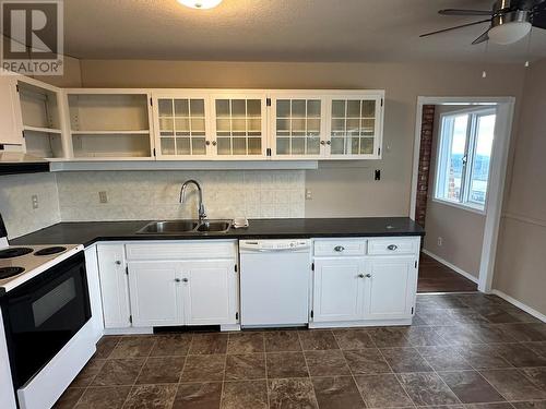 7755 Mclennan Road, Vernon, BC - Indoor Photo Showing Kitchen With Double Sink