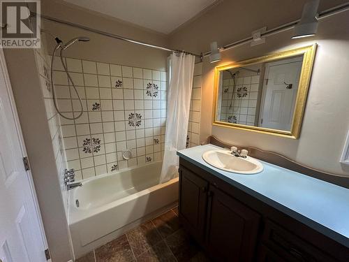 7755 Mclennan Road, Vernon, BC - Indoor Photo Showing Bathroom