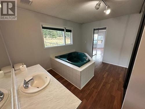 7755 Mclennan Road, Vernon, BC - Indoor Photo Showing Bathroom