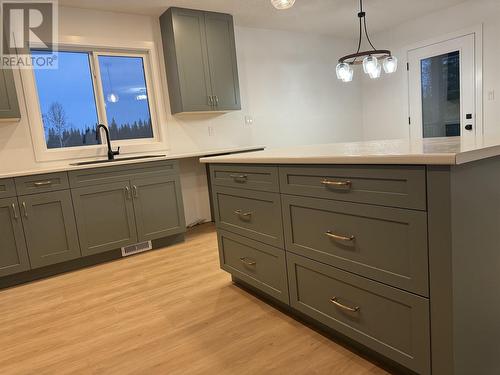 5068 Woodvalley Drive, Prince George, BC - Indoor Photo Showing Kitchen