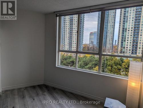 806 - 3700 Kaneff Crescent, Mississauga, ON - Indoor Photo Showing Other Room