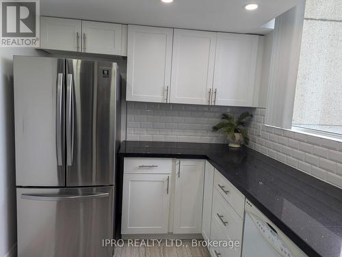 806 - 3700 Kaneff Crescent, Mississauga, ON - Indoor Photo Showing Kitchen