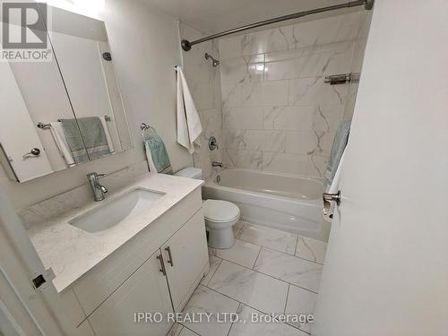 806 - 3700 Kaneff Crescent, Mississauga, ON - Indoor Photo Showing Bathroom