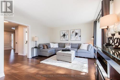 2662 Innisfil Road, Mississauga, ON - Indoor Photo Showing Living Room