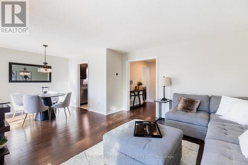 2662 Innisfil Road, Mississauga, ON - Indoor Photo Showing Living Room