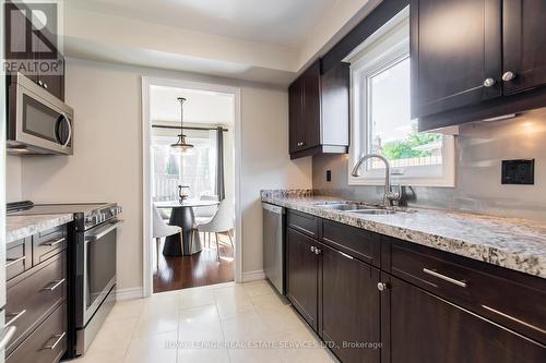 2662 Innisfil Road, Mississauga, ON - Indoor Photo Showing Kitchen With Double Sink