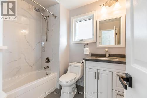 2662 Innisfil Road, Mississauga, ON - Indoor Photo Showing Bathroom