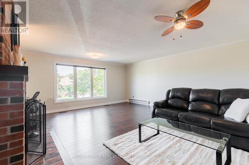 2662 Innisfil Road, Mississauga, ON - Indoor Photo Showing Living Room