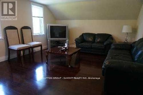 12 Ontario Street W, Mississauga, ON - Indoor Photo Showing Living Room