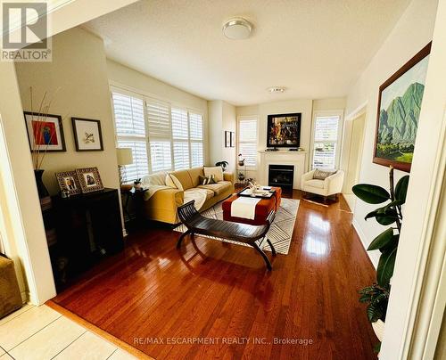 44 - 300 Ravineview Way, Oakville, ON - Indoor Photo Showing Living Room With Fireplace