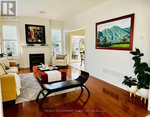 44 - 300 Ravineview Way, Oakville, ON - Indoor Photo Showing Living Room With Fireplace