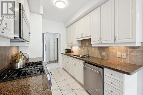 44 - 300 Ravineview Way, Oakville, ON - Indoor Photo Showing Kitchen With Double Sink