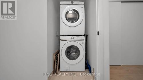 425 - 36 Zorra Street, Toronto, ON - Indoor Photo Showing Laundry Room