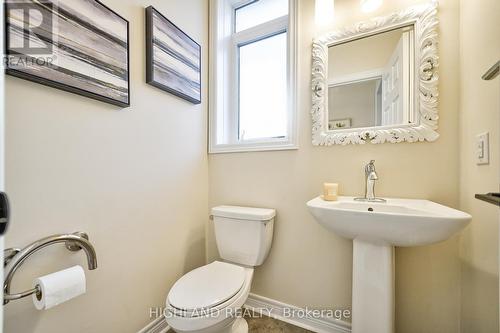 213 Camellia Crescent, Oakville, ON - Indoor Photo Showing Bathroom