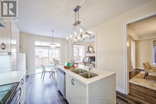 213 Camellia Crescent, Oakville, ON - Indoor Photo Showing Kitchen With Double Sink