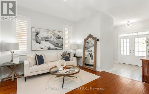 447 Harkin Place, Milton, ON - Indoor Photo Showing Living Room