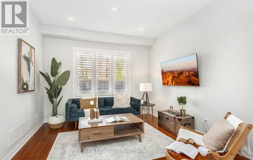 447 Harkin Place, Milton, ON - Indoor Photo Showing Living Room