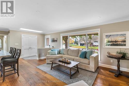 23 Valerie Drive, St. Catharines, ON - Indoor Photo Showing Living Room