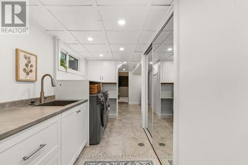 23 Valerie Drive, St. Catharines, ON - Indoor Photo Showing Kitchen