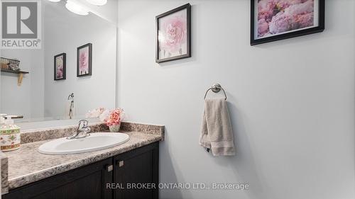 211 Maple Bush Drive, Cambridge, ON - Indoor Photo Showing Bathroom