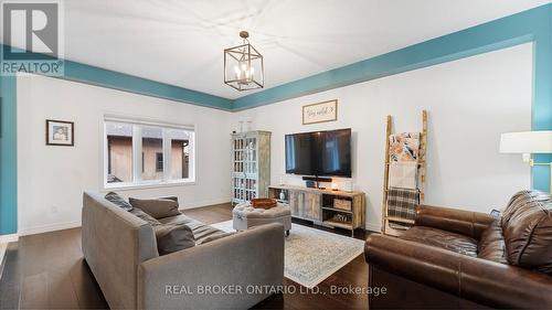 211 Maple Bush Drive, Cambridge, ON - Indoor Photo Showing Living Room