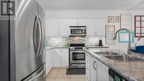 211 Maple Bush Drive, Cambridge, ON - Indoor Photo Showing Kitchen With Stainless Steel Kitchen With Double Sink With Upgraded Kitchen