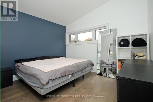 2517 Truscott Drive, Mississauga, ON - Indoor Photo Showing Bedroom