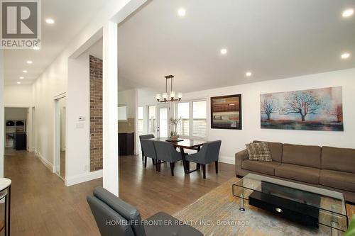 2517 Truscott Drive, Mississauga, ON - Indoor Photo Showing Living Room