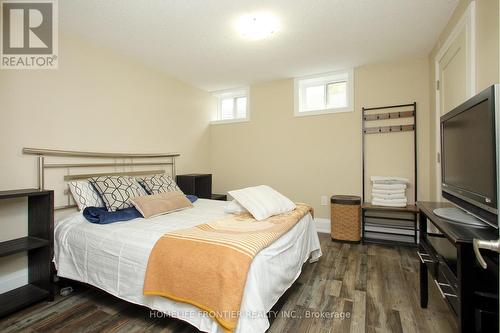 2517 Truscott Drive, Mississauga, ON - Indoor Photo Showing Bedroom