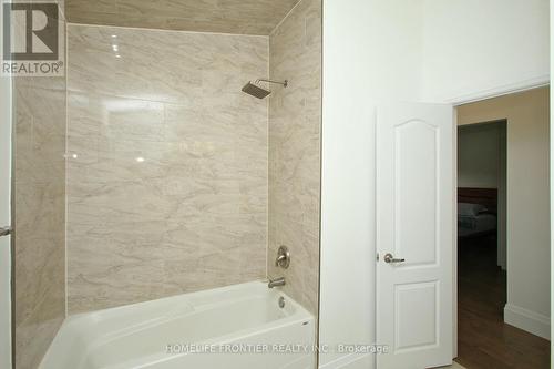 2517 Truscott Drive, Mississauga, ON - Indoor Photo Showing Bathroom