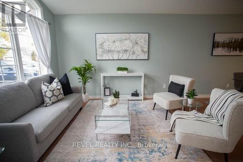 24 Bricker Court, Brantford, ON - Indoor Photo Showing Living Room