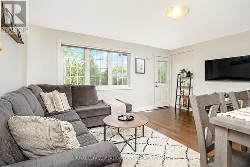 18 - 275 Old Huron Road, Kitchener, ON - Indoor Photo Showing Living Room