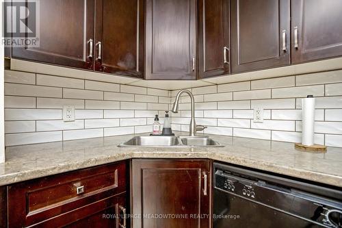 18 - 275 Old Huron Road, Kitchener, ON - Indoor Photo Showing Kitchen With Double Sink With Upgraded Kitchen