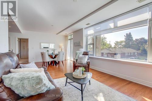 206 - 10 Ashton Road, Newmarket, ON - Indoor Photo Showing Living Room