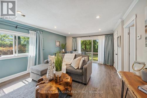 787 Churchill Lane, Georgina, ON - Indoor Photo Showing Living Room