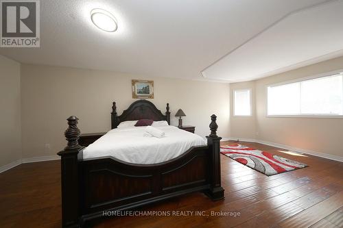 142 Estate Garden Avenue, Richmond Hill, ON - Indoor Photo Showing Bedroom