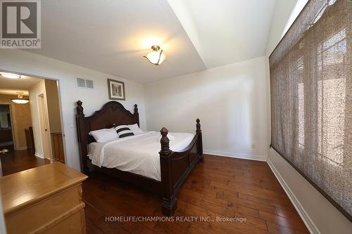 142 Estate Garden Avenue, Richmond Hill, ON - Indoor Photo Showing Bedroom