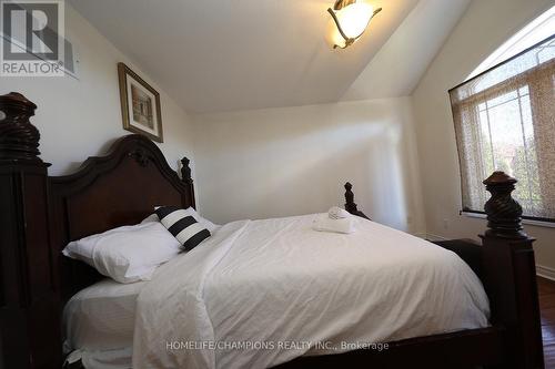 142 Estate Garden Avenue, Richmond Hill, ON - Indoor Photo Showing Bedroom