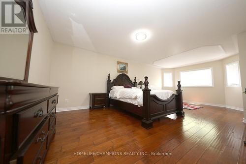 142 Estate Garden Avenue, Richmond Hill, ON - Indoor Photo Showing Bedroom