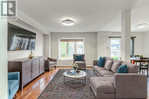 114 Maplewood Drive, Essa, ON - Indoor Photo Showing Living Room