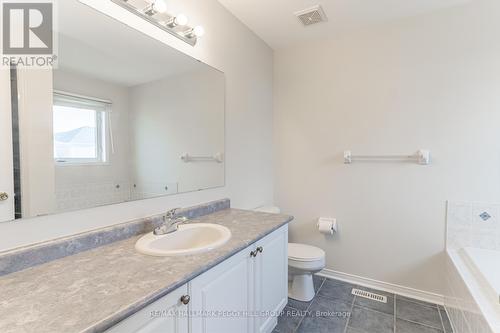 114 Maplewood Drive, Essa, ON - Indoor Photo Showing Bathroom