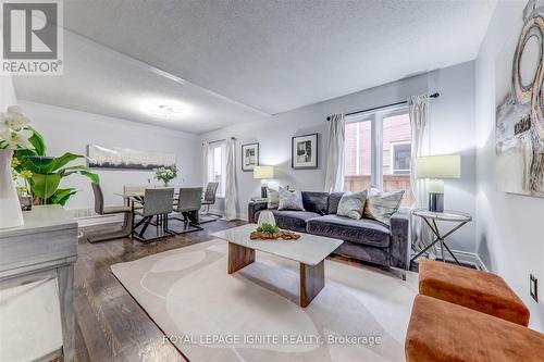 201 Sophia Road, Markham, ON - Indoor Photo Showing Living Room