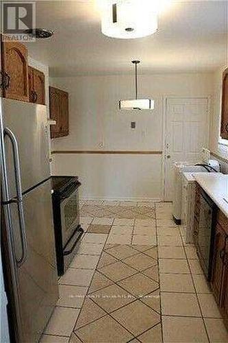 1499 Swanage Crescent, Mississauga, ON - Indoor Photo Showing Kitchen