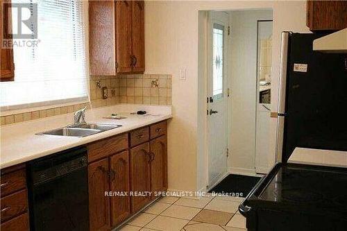 1499 Swanage Crescent, Mississauga, ON - Indoor Photo Showing Kitchen With Double Sink