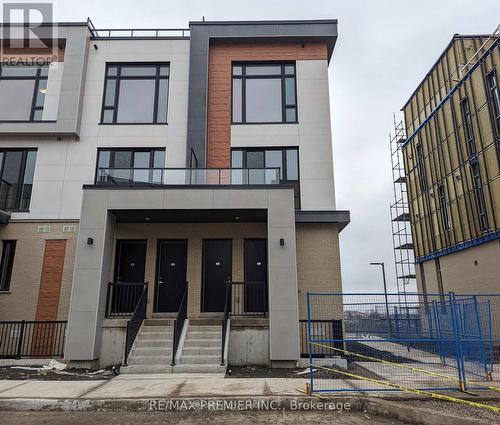 602 - 7 Steckley House Lane, Richmond Hill, ON - Outdoor With Facade